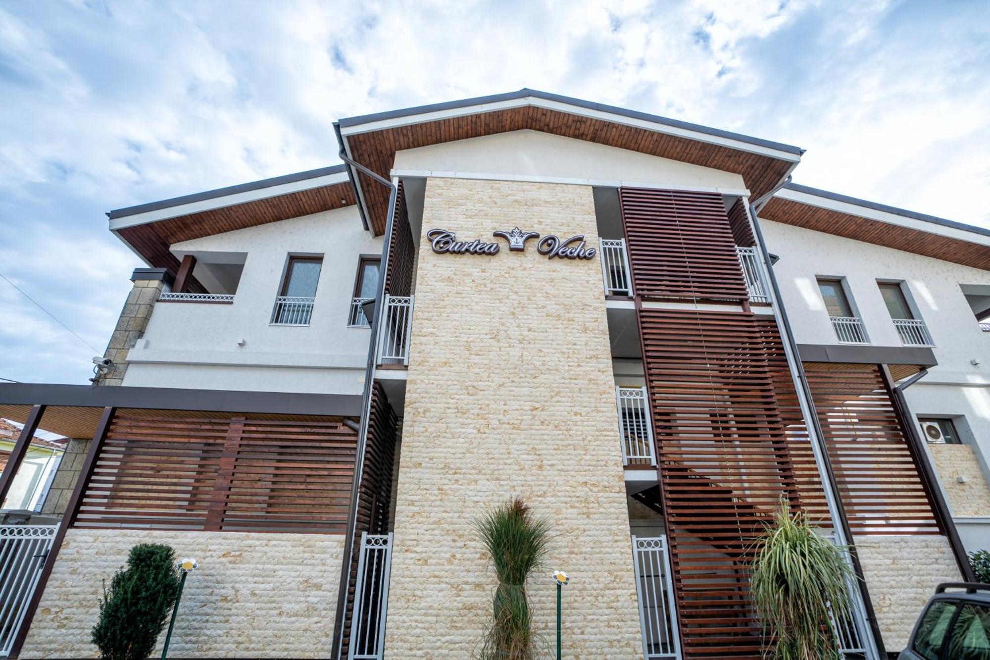 Hotel Curtea Veche Curtea De Arges Exterior photo
